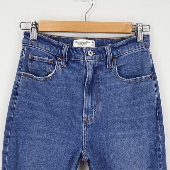 Abercrombie & Fitch Ultra High Rise Ankle Straight Jean Size 26 Short - Picture 2 of 6